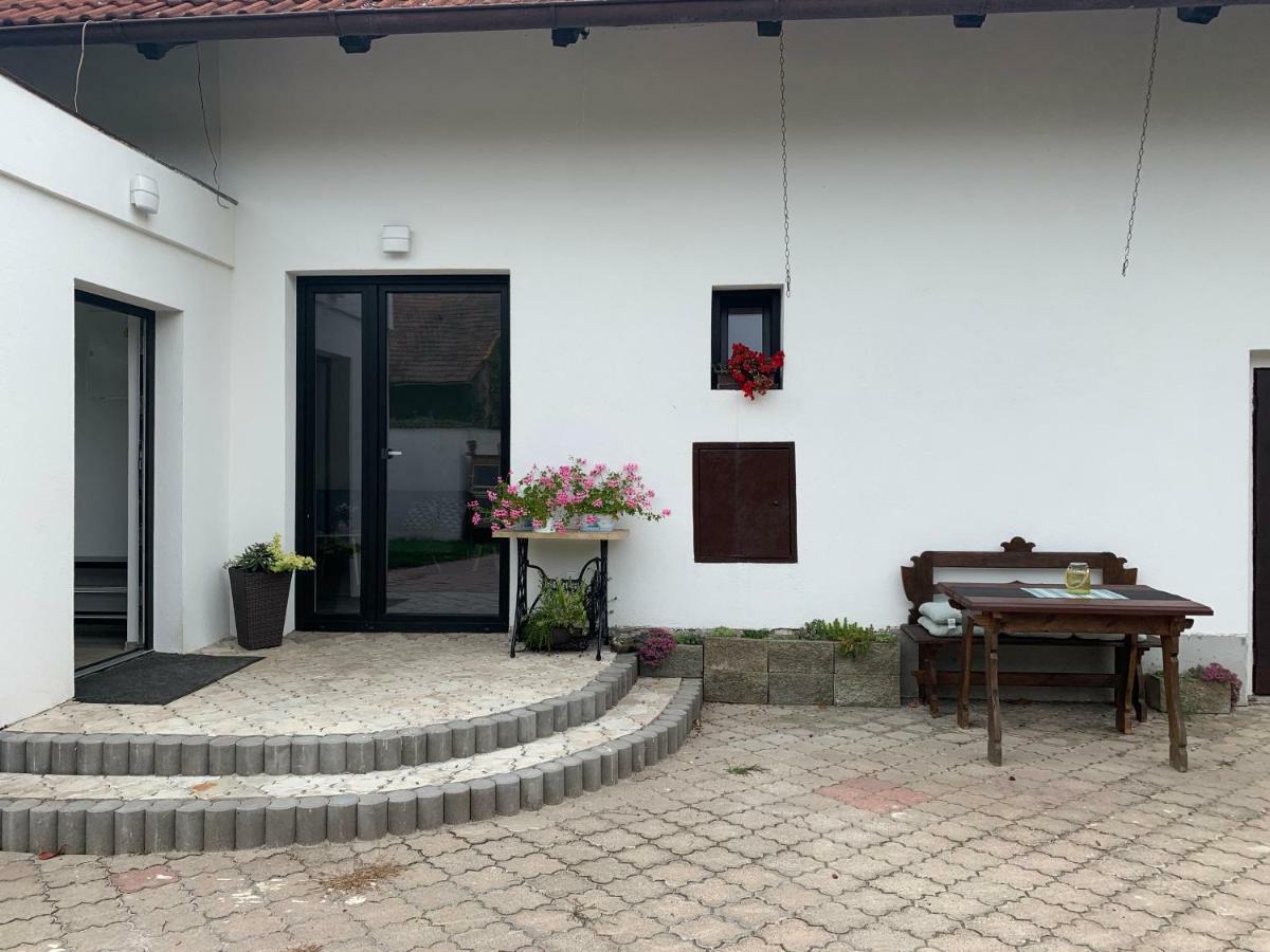 Tolarova Apartman Pardubice Exterior photo